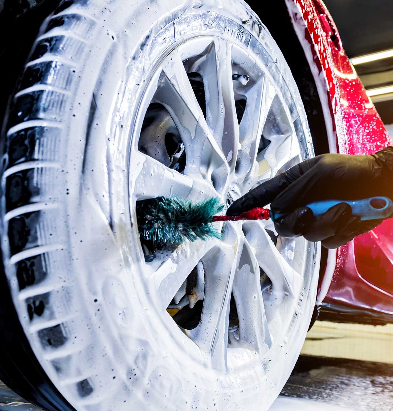 cleaning_tires_2000-578302210 (1)